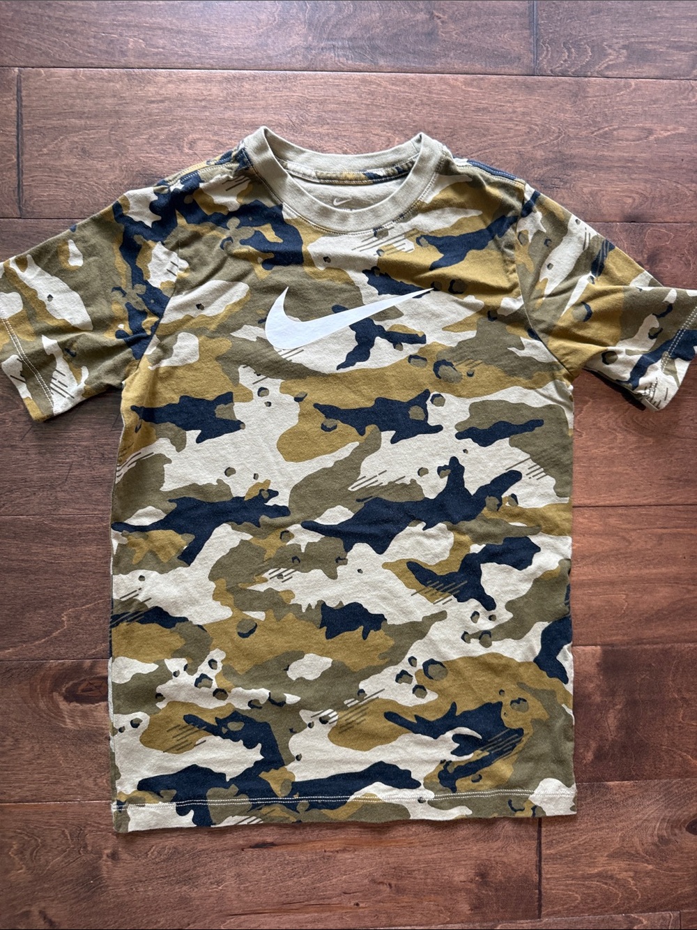 VGUC Nike Boys' Camo Short Sleeve Tee in Olive, Navy & Cream - L